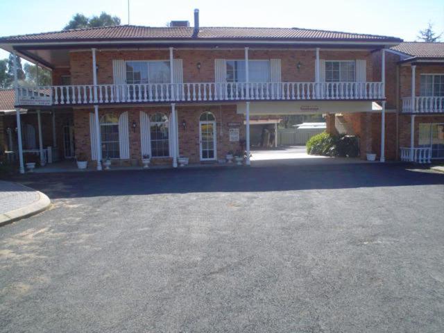 Coachmans Rest Motor Lodge photo