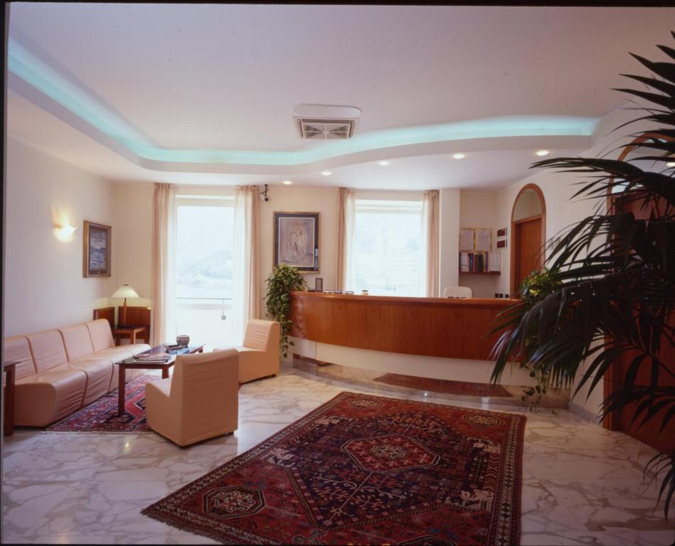 Hotel Elena