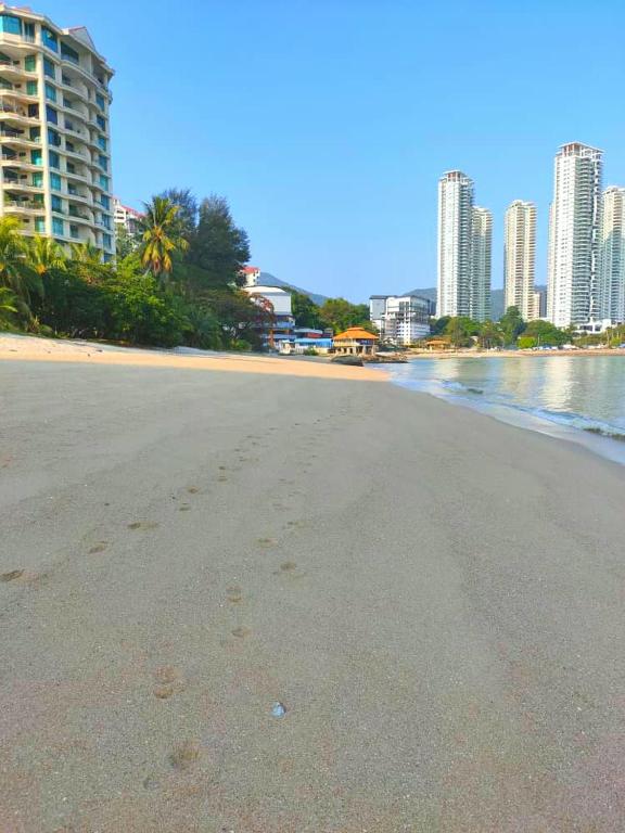 G&T's Beach Front Villa photo