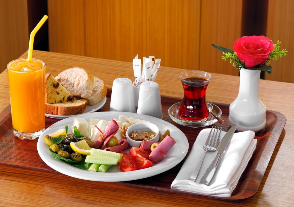 Yiyecek ve İçecekler
