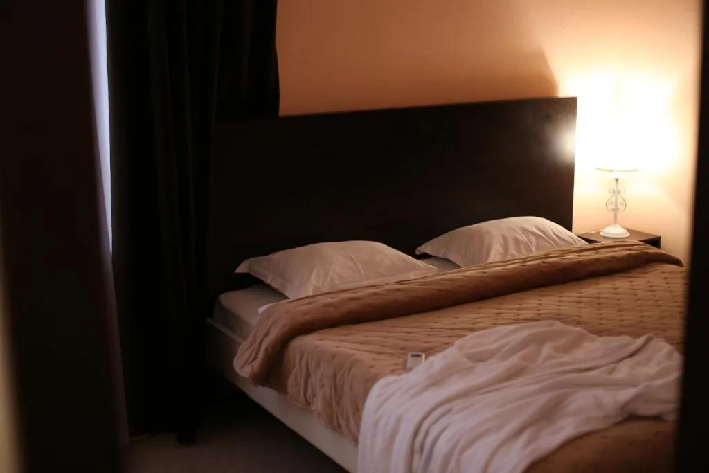 Готель "Палац", Hotel in Okhtyrka