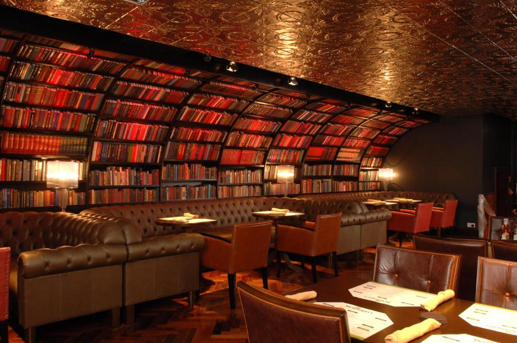 Pub/Lounge