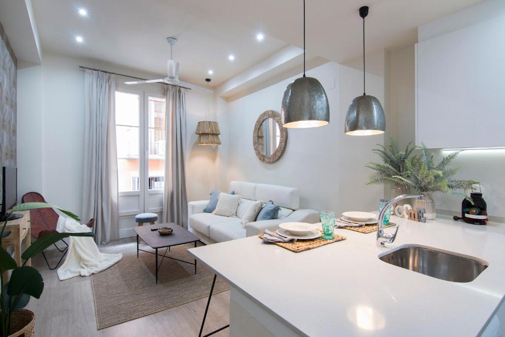 Central Deluxe Apartments - 2