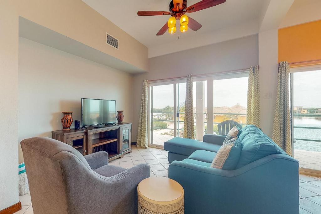 Suite F201 @ Mara Laguna, San Pedro