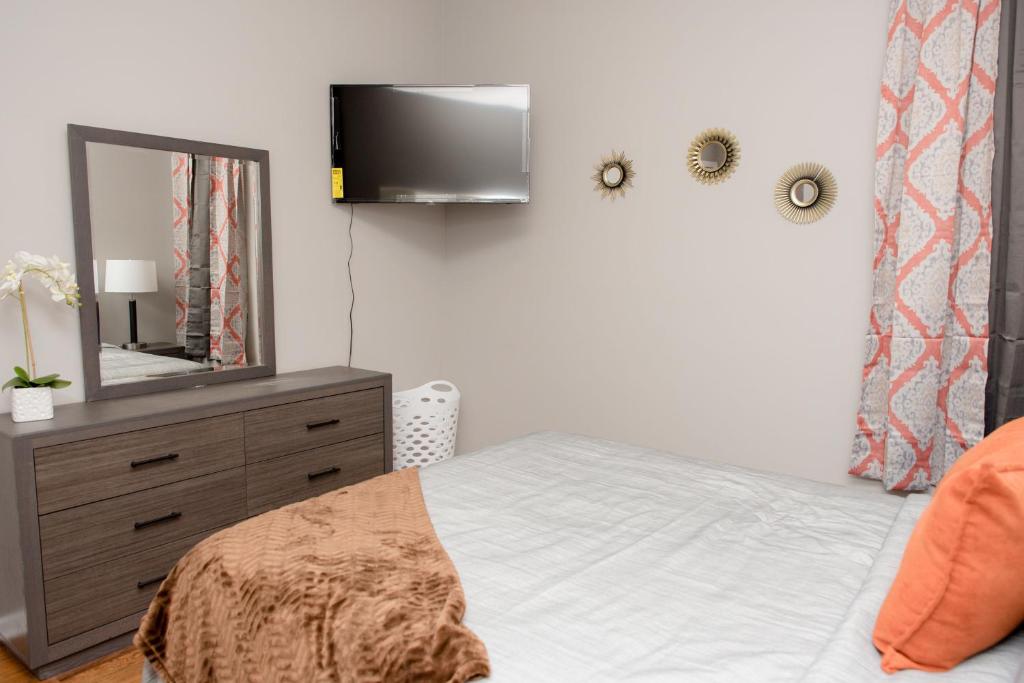 Amazing Stay at Exquisite 2BR apartment with Self Check-in, Near Downtown photo