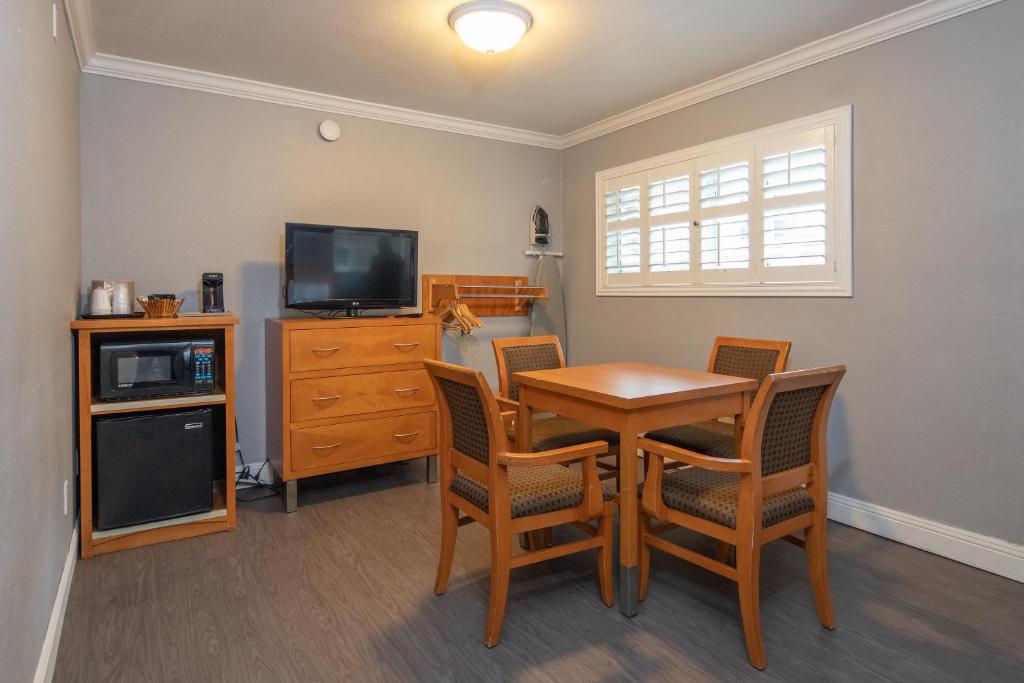 SOMA Park Inn - Civic Center