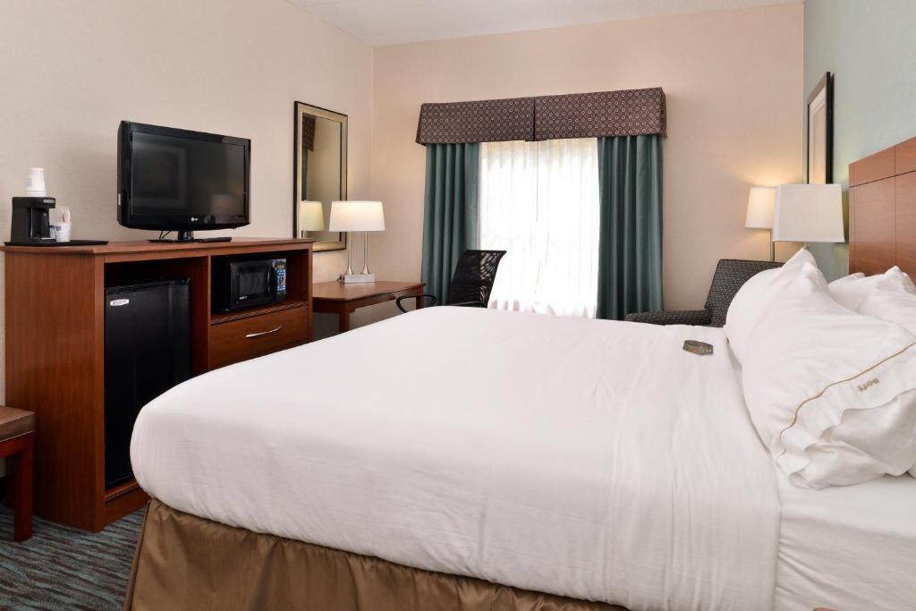Holiday Inn Express & Suites St Marys photo