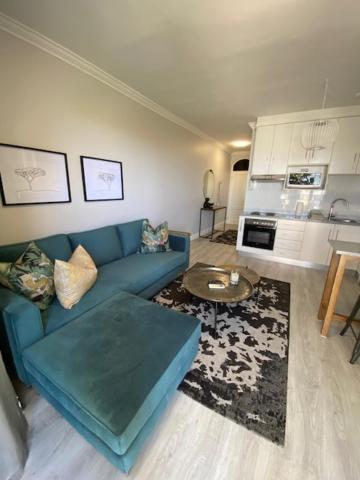 Lemon Rind - 205 Oude Hoek, Stellenbosch