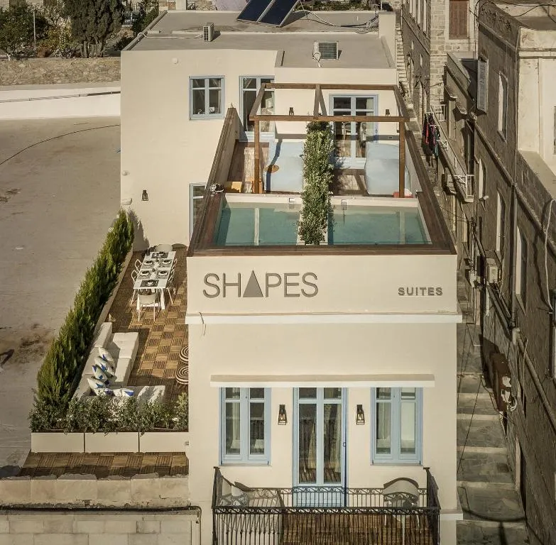 Shapes Luxury Suites, hotel in Ermoupoli