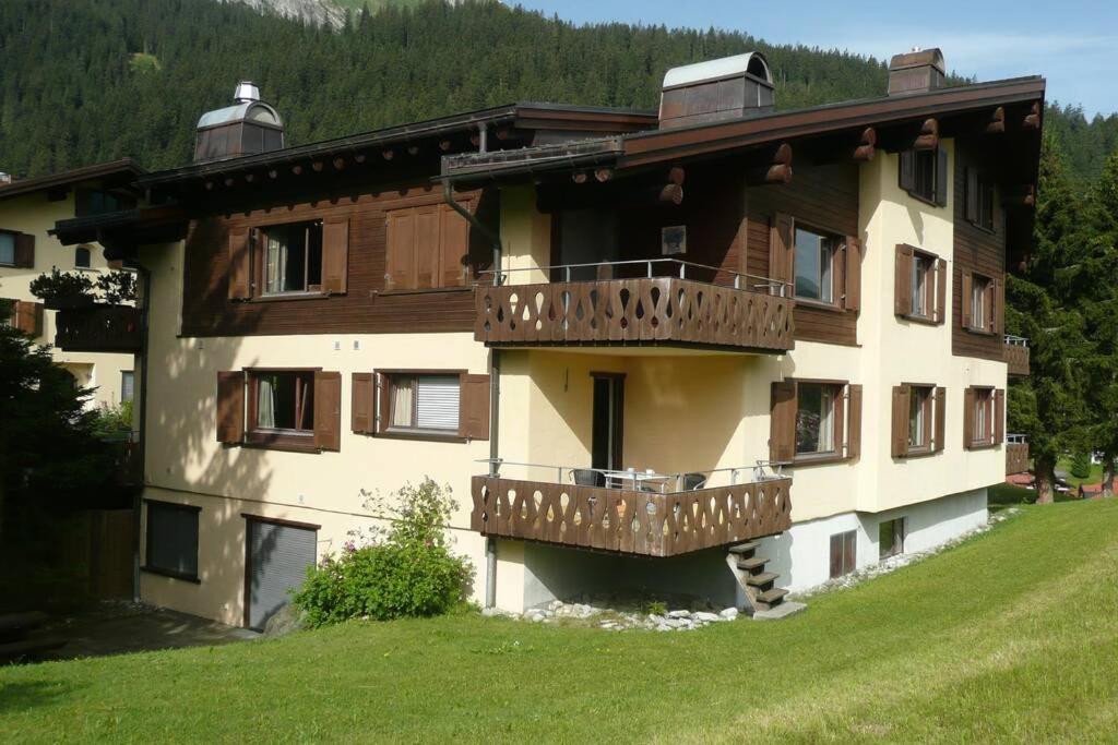 Appartement in Hus Signal met prachtig uitzicht op de bergen, Klosters Serneus