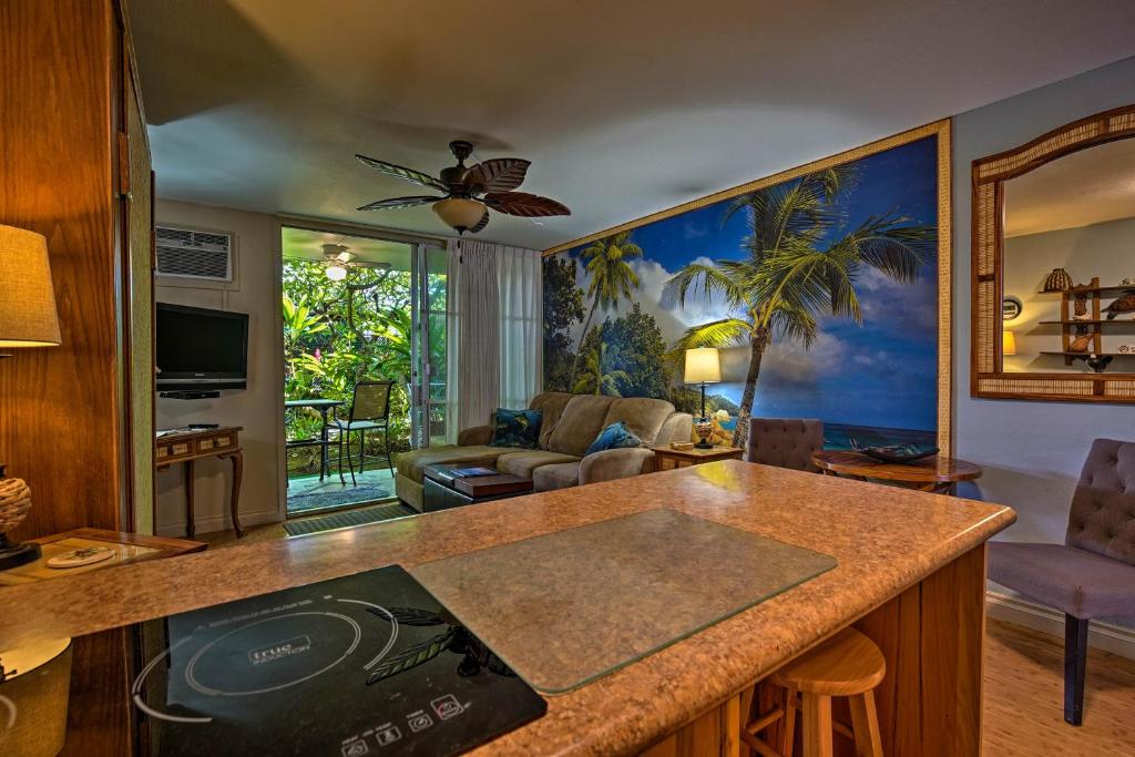Kailua Studio with Pool Access and Garden Views 전경