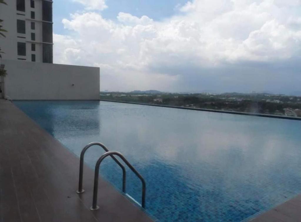 MHB 30 SUlTE EVO SOHO BANDAR BARU BANGI FREE NETFLIX AND WIFI photo