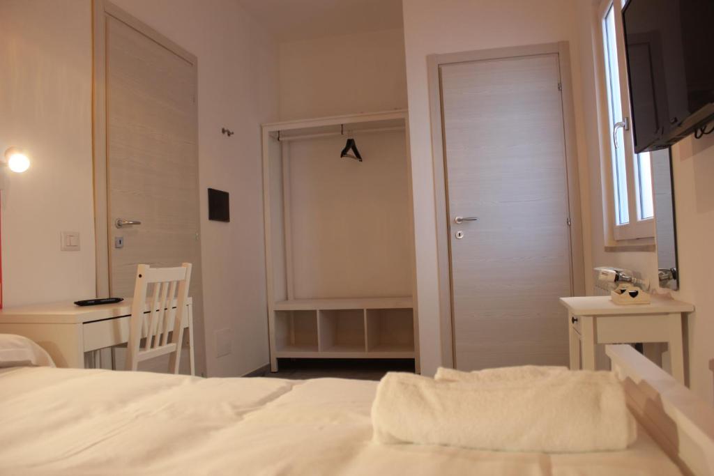 Roman Sunrise Rooms photo