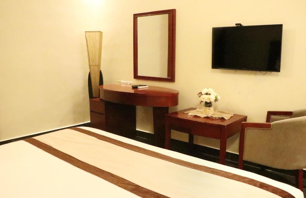 Shared lounge/TV area