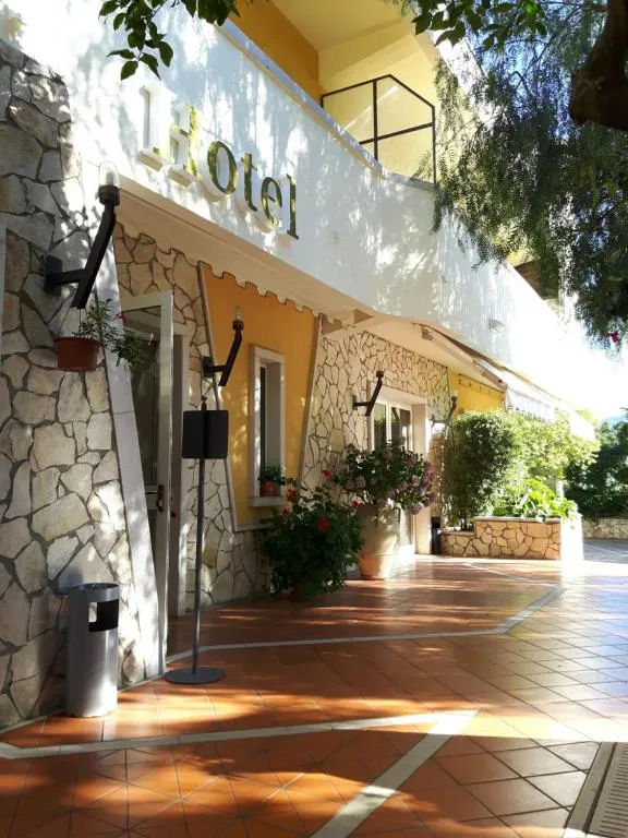 Yellow Park Hotel, hotel in Forchia