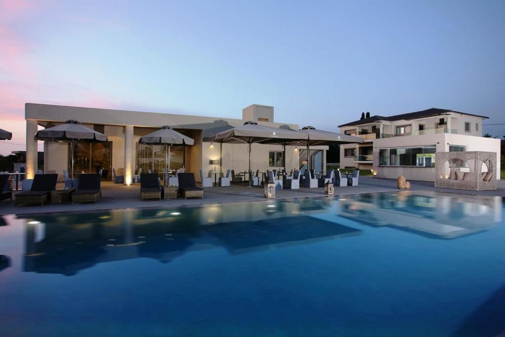 Lagouvardos Village Hotel 外観