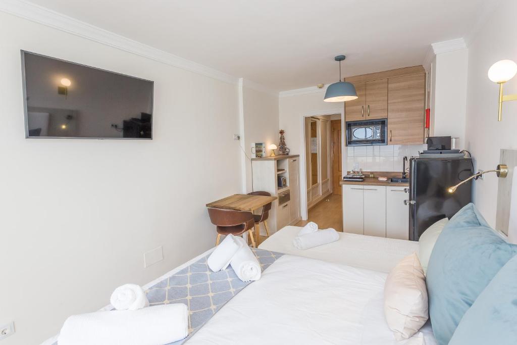 New studio in Stella Maris with stunning Sea Views - 2