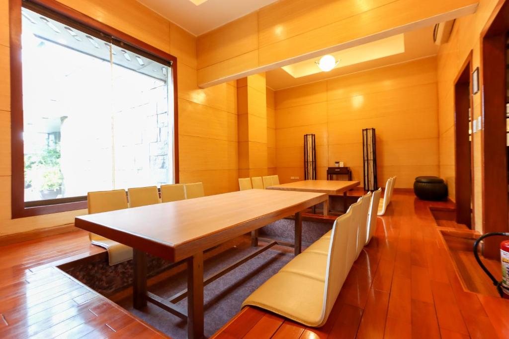 Business center, Paseo Premiere Hotel in Laguna