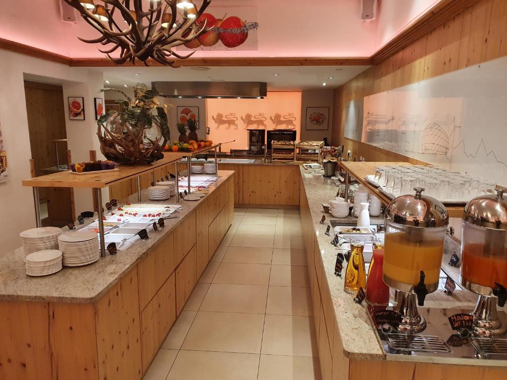 Hotel Dining