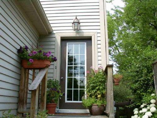 Entrance, Antique Slumber Old Town Bed & Breakfast in Niagara On The Lake (ON)