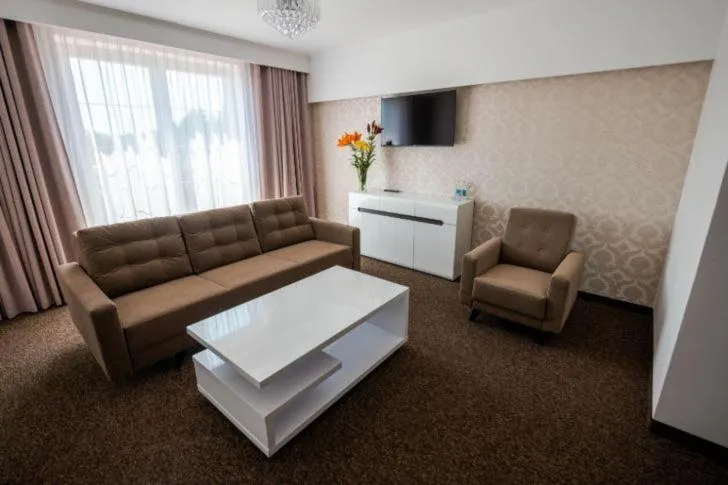 Hotel Pałacowa，位于Narol的酒店