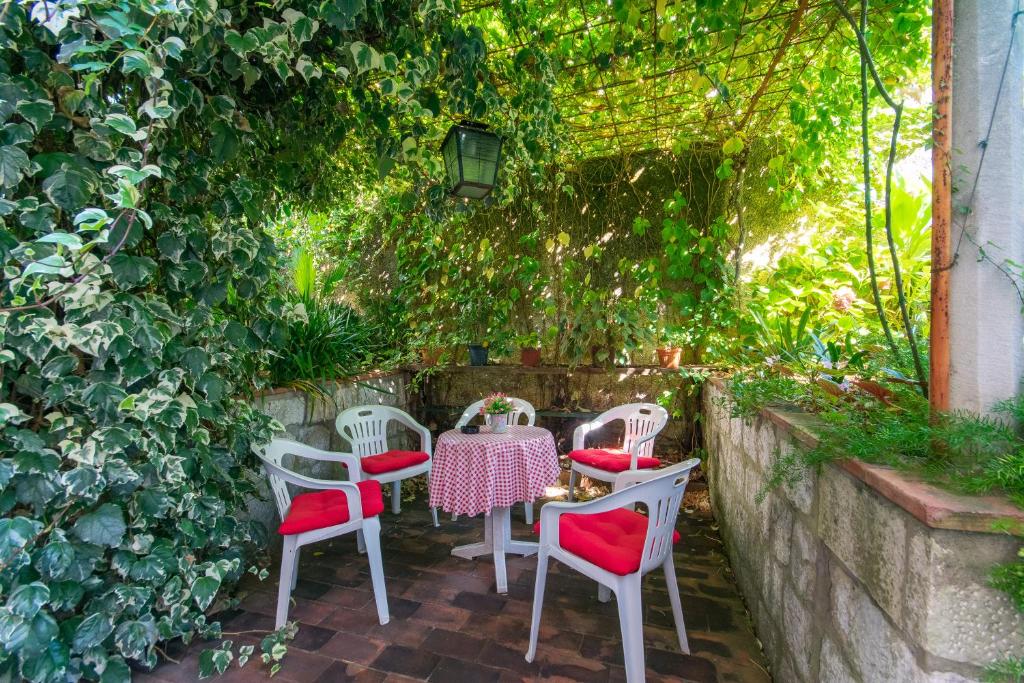 Veranda Rooms photo