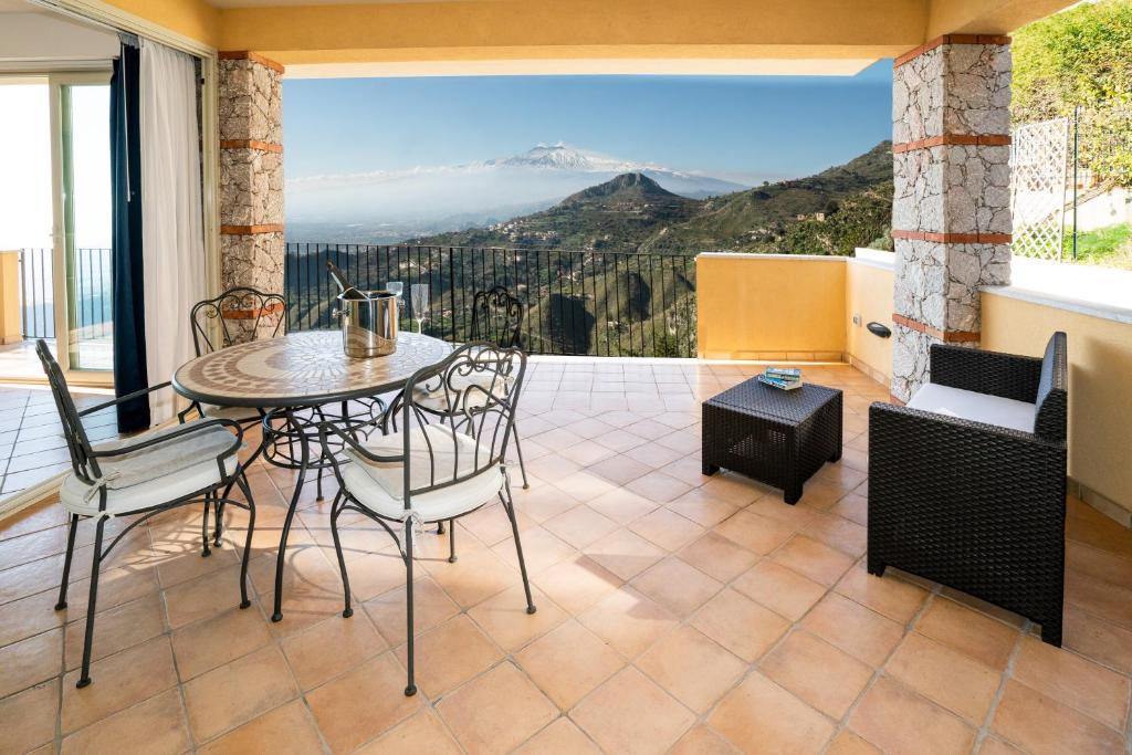 Taormina Rooms Panoramic Apartments photo