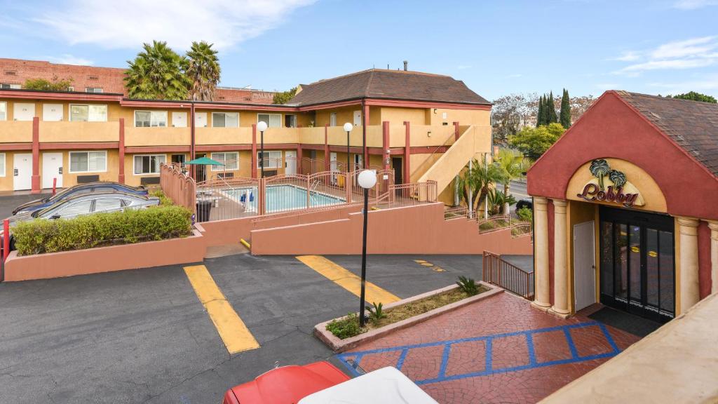 Hollywood Inn Express South photo