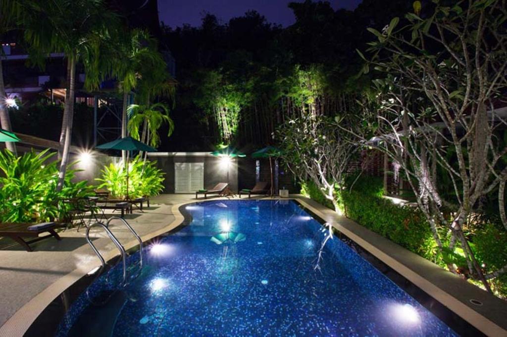 Swimming pool
