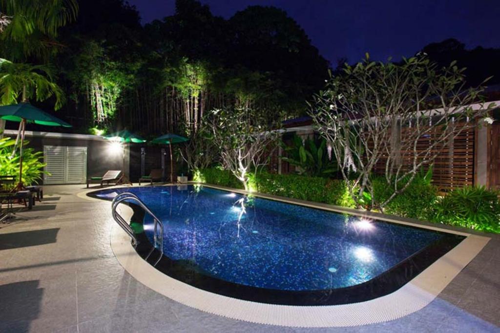 Swimming pool