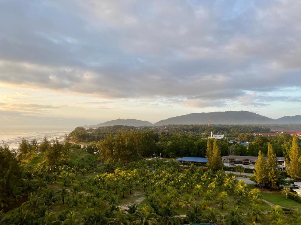 Deluxe Holiday Studio Suite at Timurbay with Seaview photo