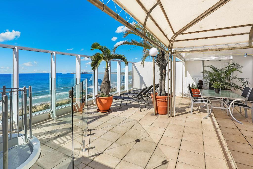 エロウェラ タワー ビーチフロント アパートメンツ (Elouera Tower Beachfront Apartments) バルコニー/テラス