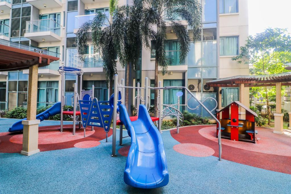 Playground, Spacious and Cozy Condo Unit Across NAIA Terminal 3 in Manila