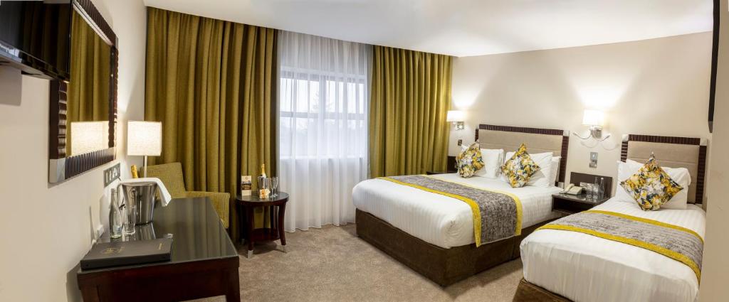 Double or Twin Room, McGettigans Hotel in Letterkenny