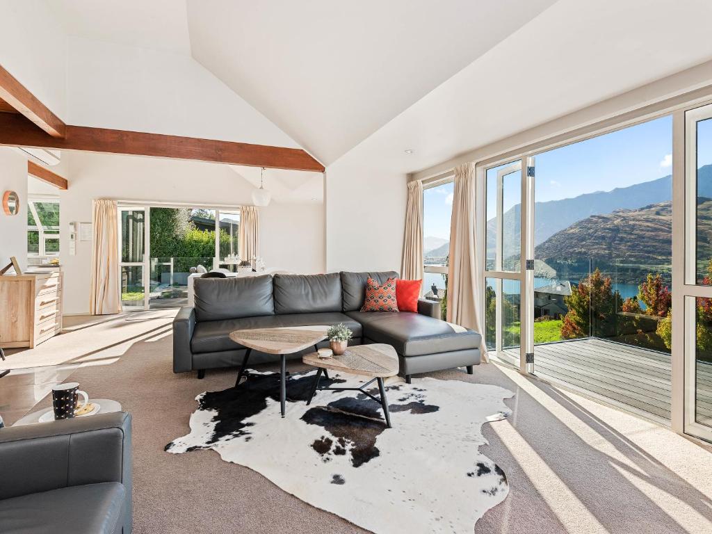 Wakatipu Views - Queenstown Holiday Home, Queenstown