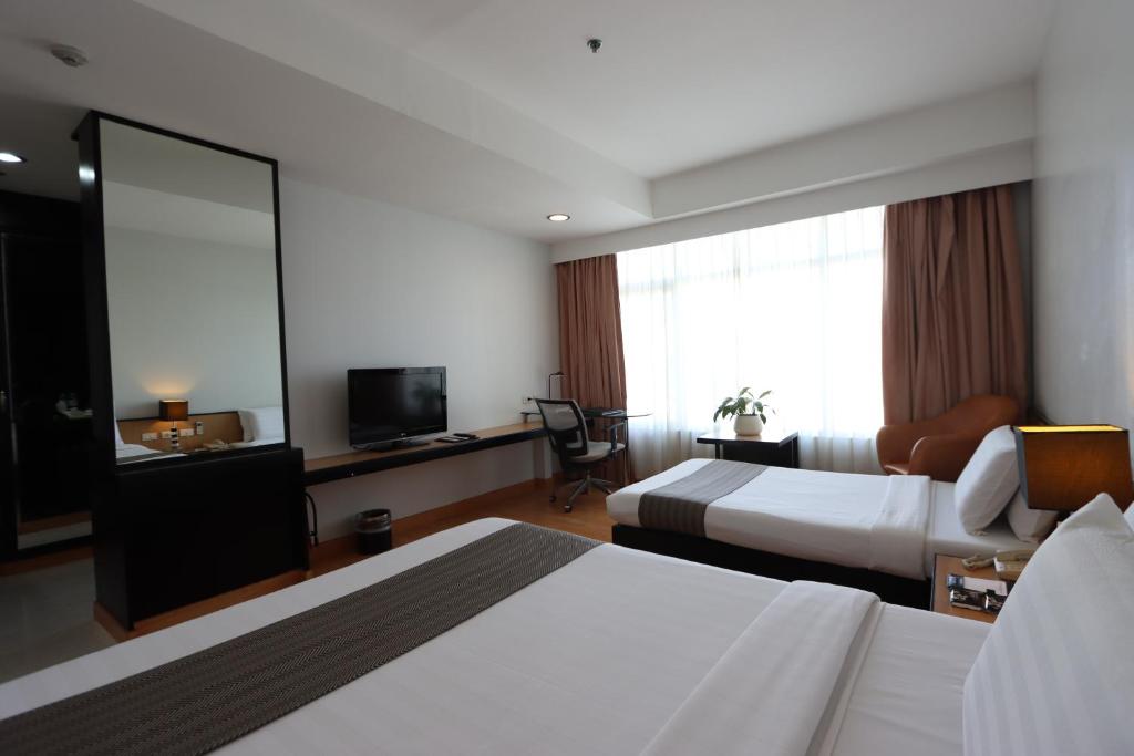 Shared lounge/TV area