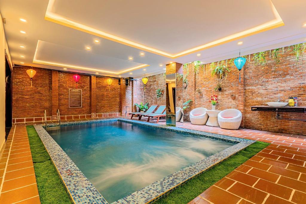 Swimming pool, Golden River Hotel in Hoi An