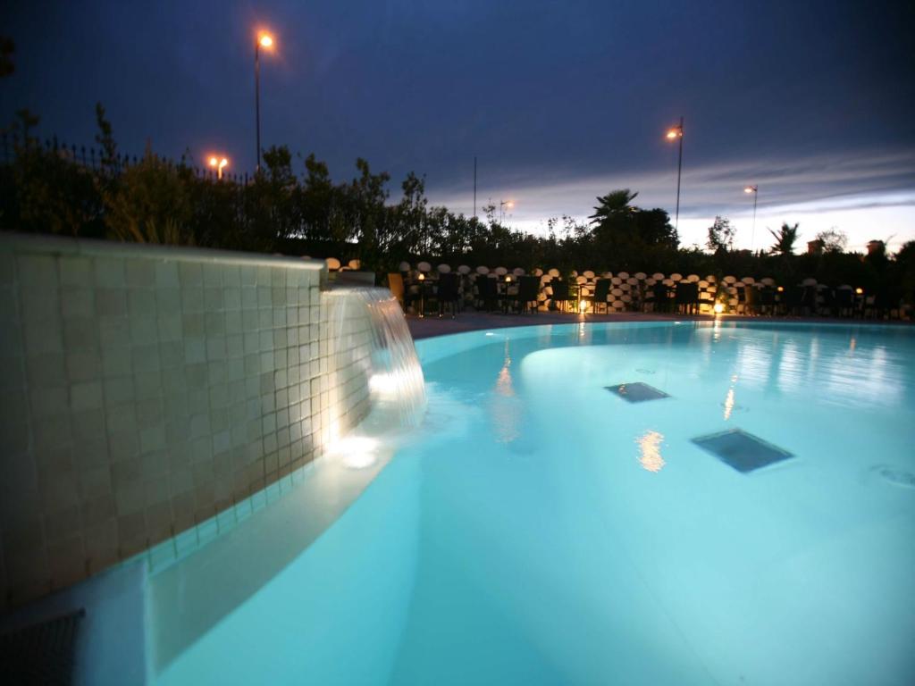 Palace Hotel Desenzano — Swimming pool in Desenzano del Garda, Lombardy