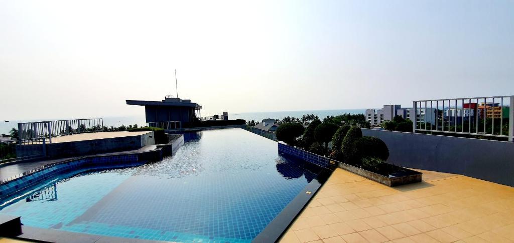 Cozy near beach 200m with toproof pool at Patio Bangsaen photo
