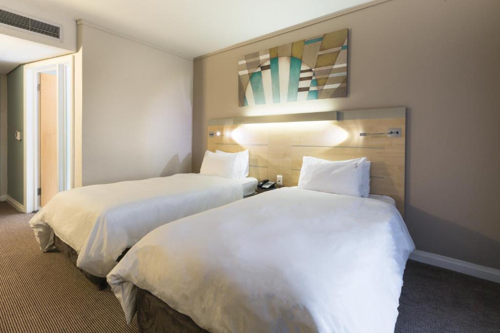 Holiday Inn Express Sandton-Woodmead Photo 13