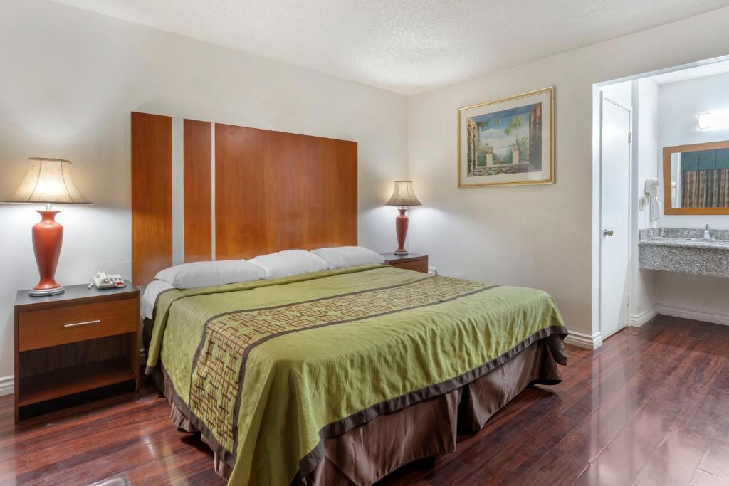 Riverside Inn & Suites photo