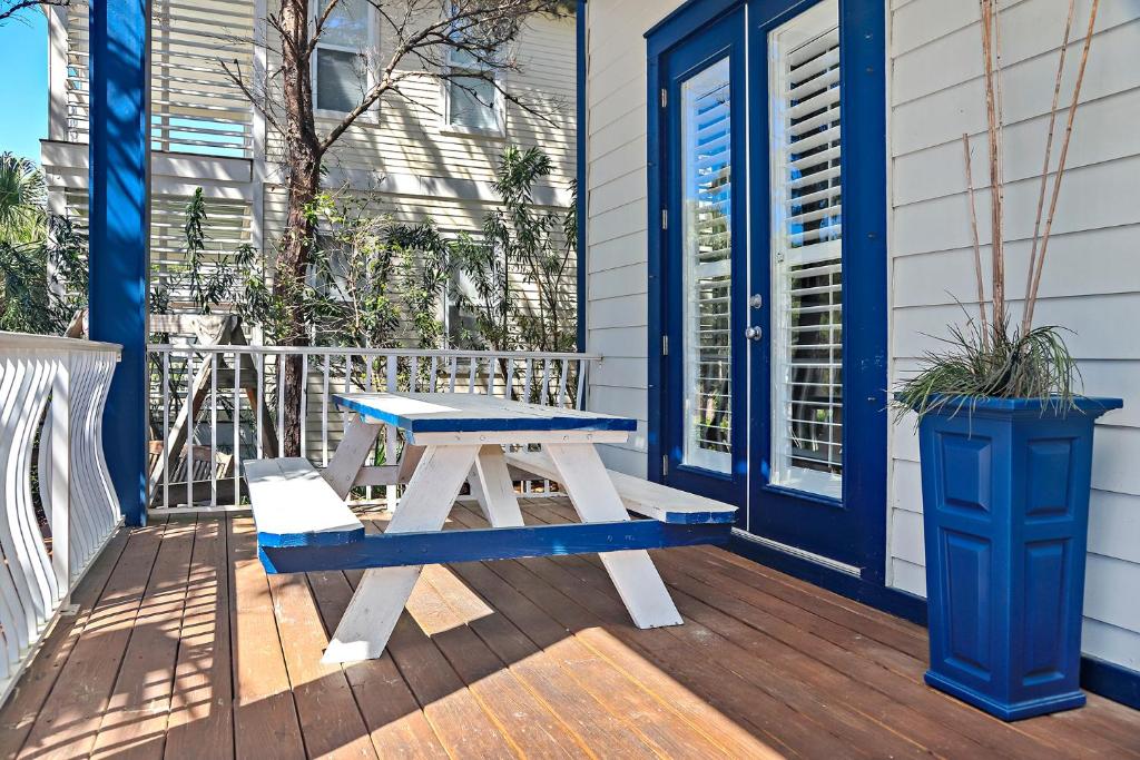 Happy Hour - 1232970, Rosemary Beach