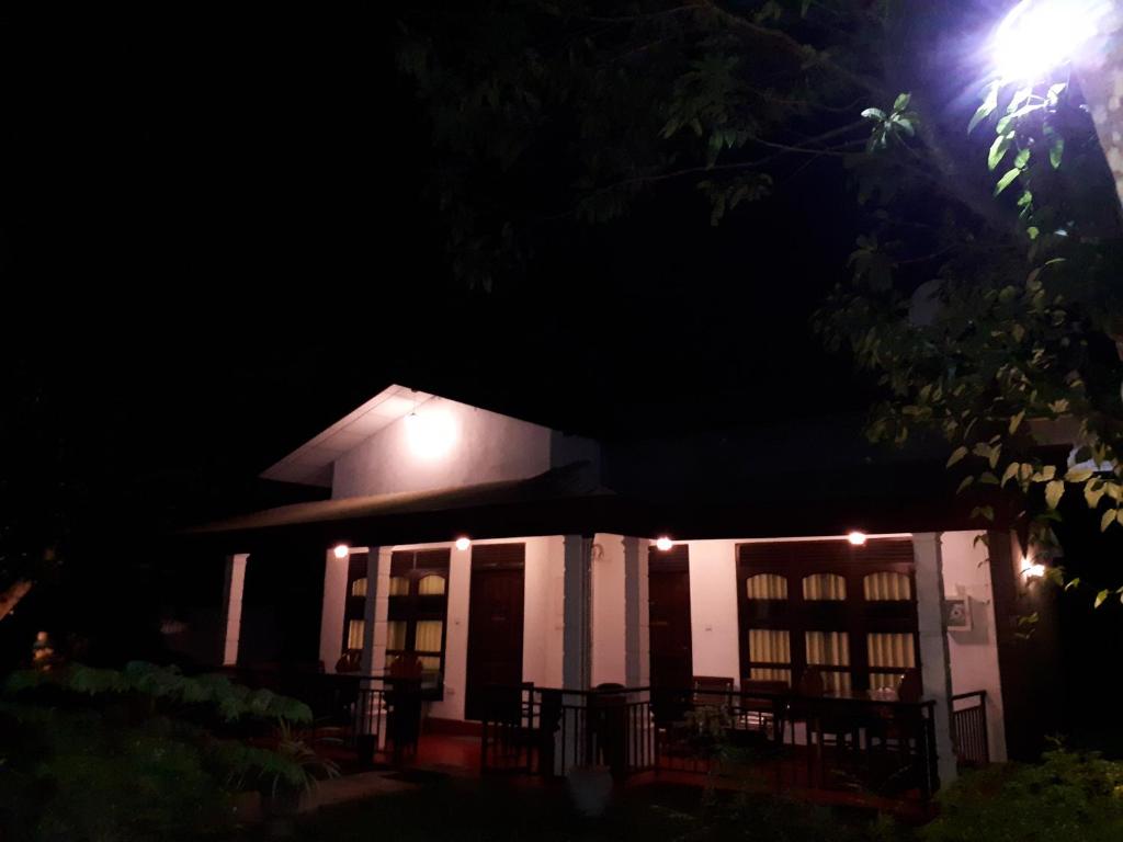 Sigiri Hibiscus Villa photo