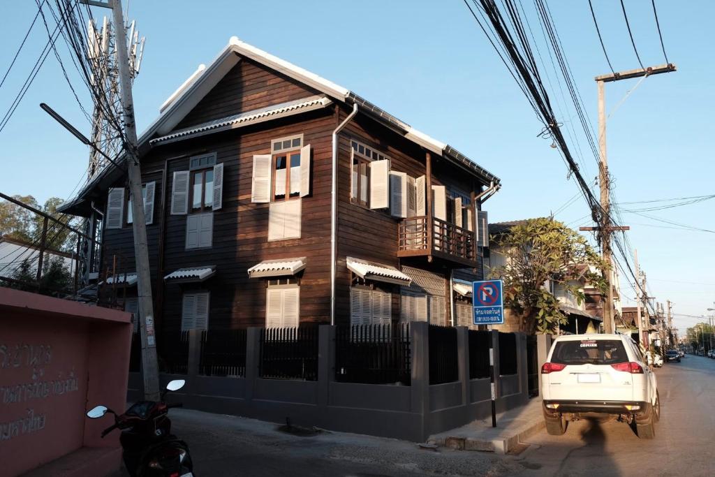 บ้านเสงี่ยม-มณี Baan Sa ngiam-Manee, Sakon Nakhon