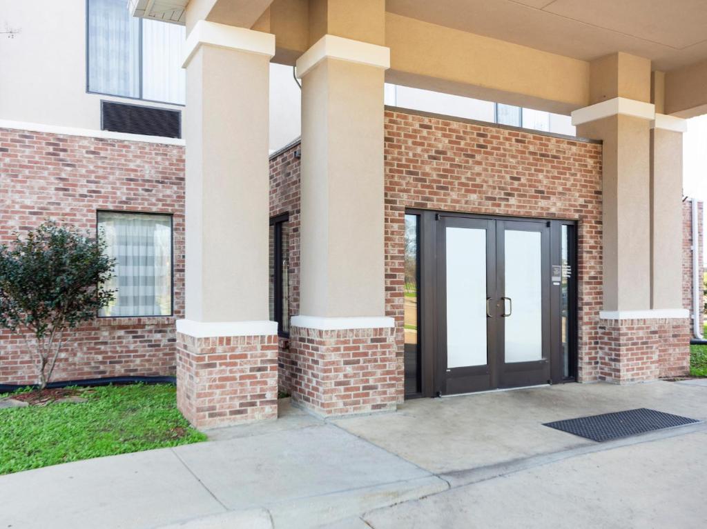 Popular attractions Area Nearby Property