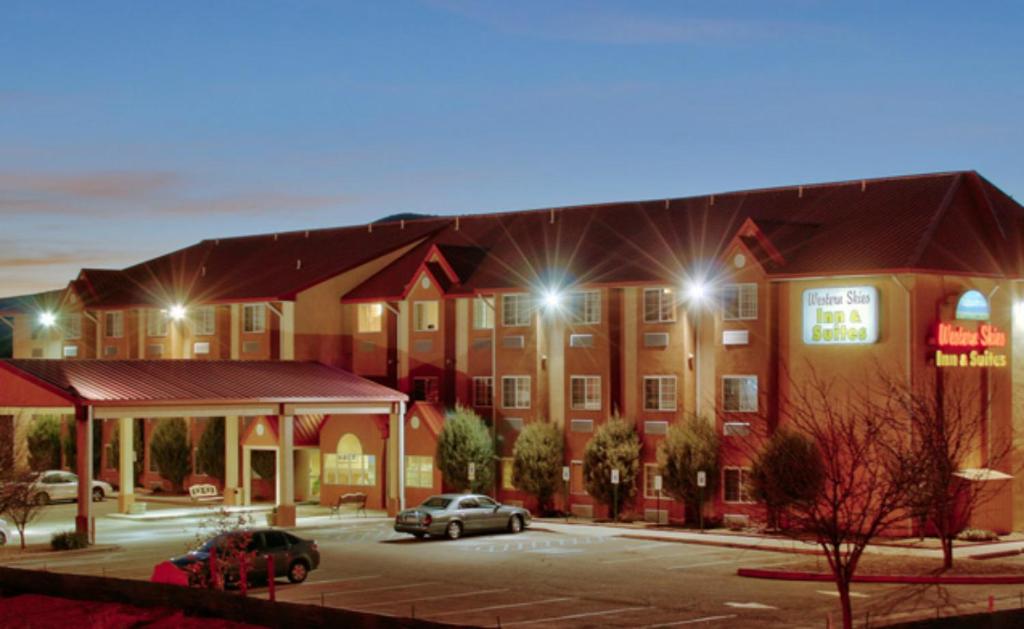 Western Skies Inn &amp; Suites — Hotel in Los Lunas (NM)
