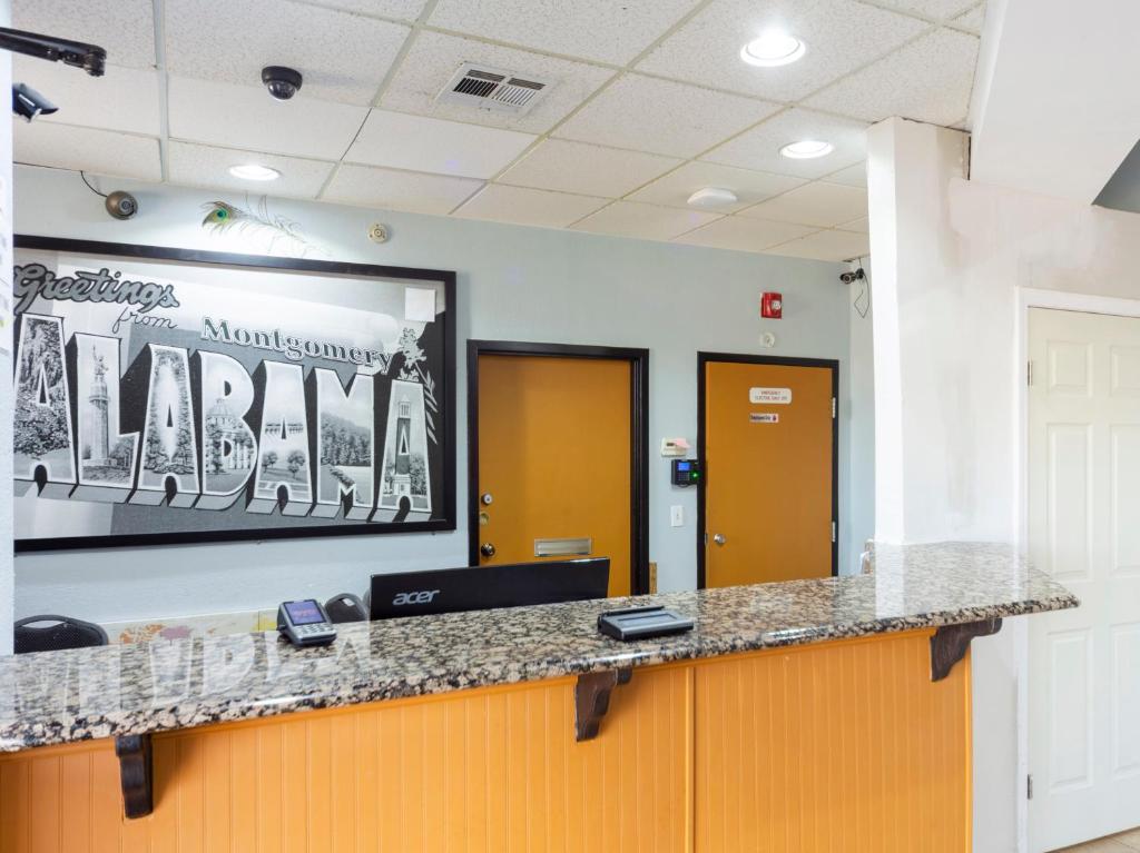 Budgetel Inn And Suits photo