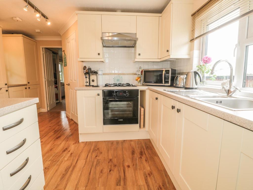 Little Gem Lodge, St Boswells photo 6