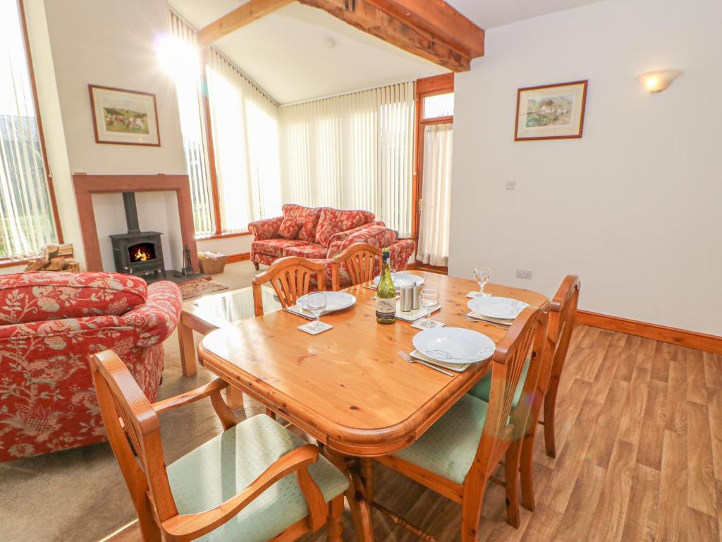 Swift Cottage, Brampton photo 3