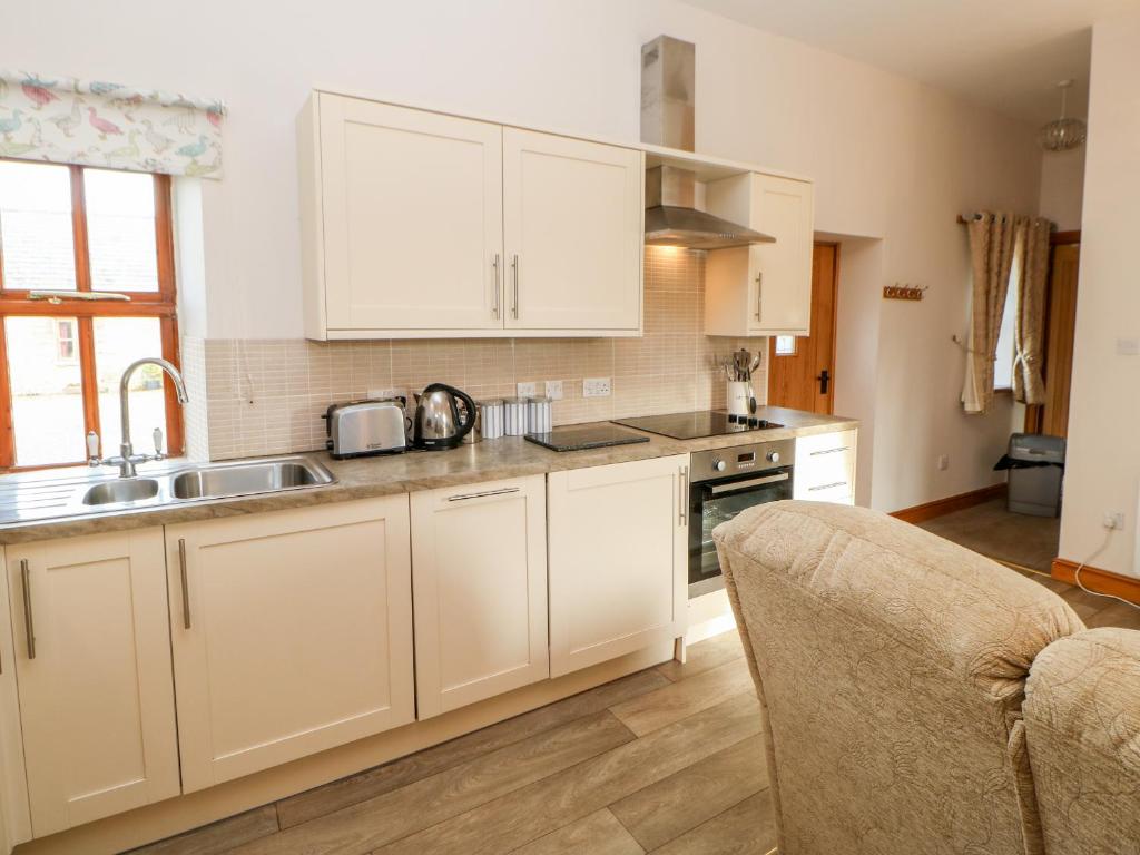 Dove Cottage, Brampton photo 3